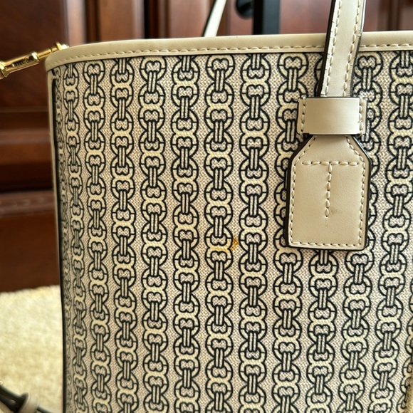 Tory Burch Gemini Link Canvas Small Tote - Picture 3 of 11